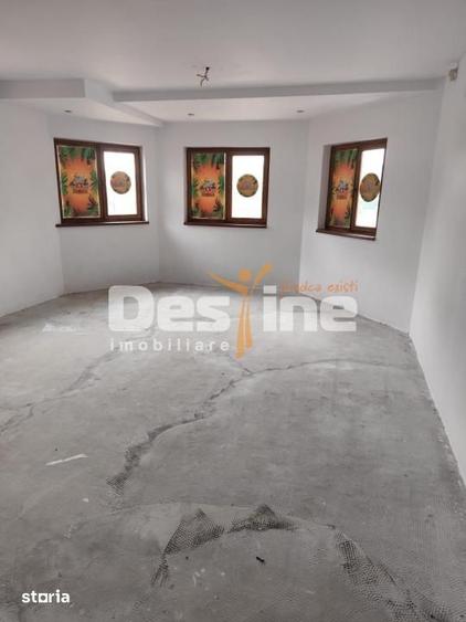 Casă cu 4 camere cu Teren 1200 Mp în Central