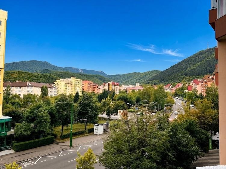 Apartament cu 3 camere decomandat în Răcădău