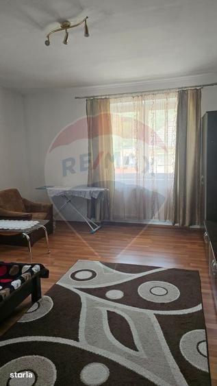 Casă cu 5 camere cu Teren 1375 Mp în Dârlos