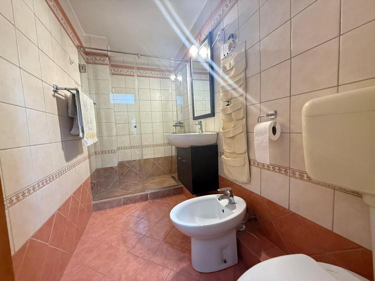 Apartament cu 2 camere decomandat, mobilat în Decebal