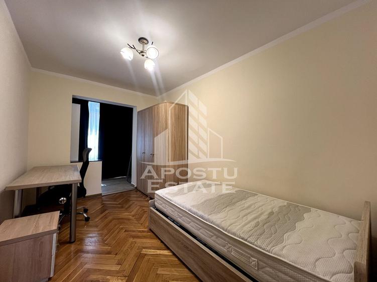 Apartament cu 4 camere decomandat, mobilat în Olimpia-Stadion