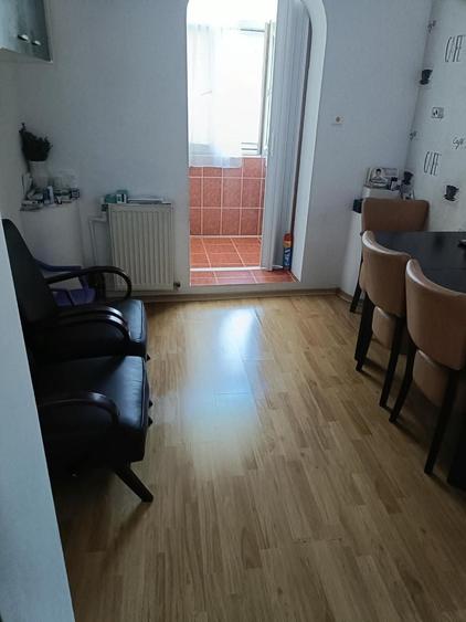 Apartament cu 3 camere decomandat în Exterior Vest