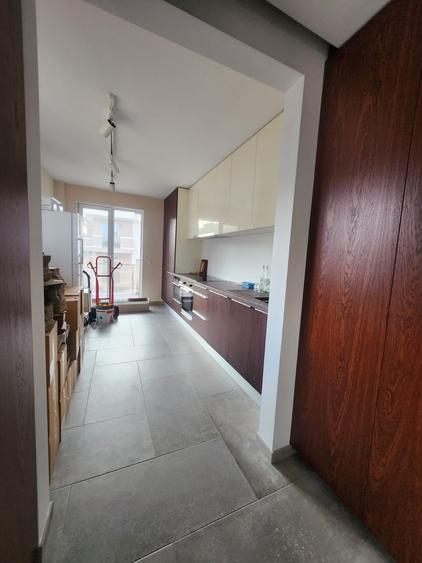 Apartament cu 2 camere semidecomandat, mobilat în Florești