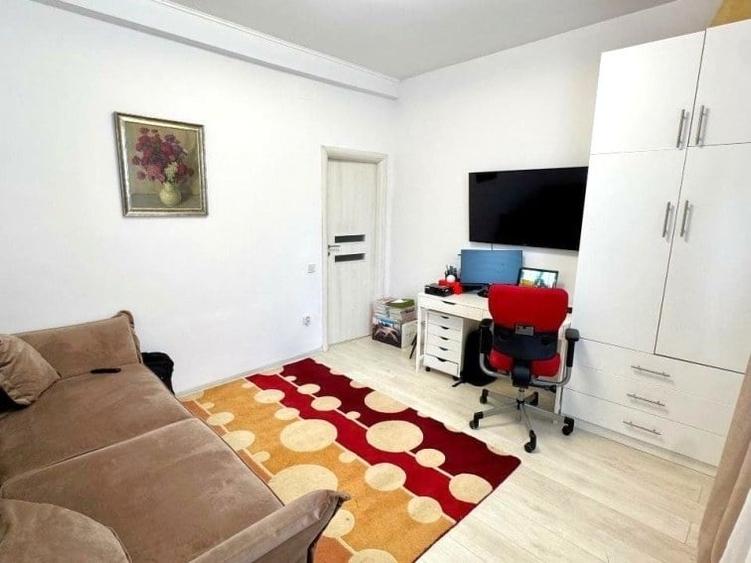Casă cu 5 camere cu Teren 140 Mp în Domenii