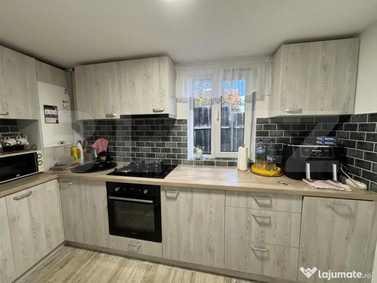 Casă cu 6 camere cu Teren 2500 Mp în Central