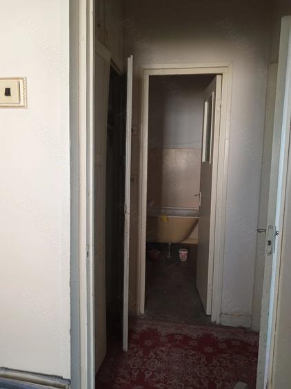 Apartament cu 3 camere semidecomandat în Andrei Mureșanu