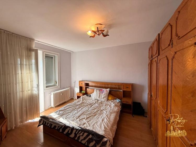 Apartament cu 3 camere decomandat în Cantemir