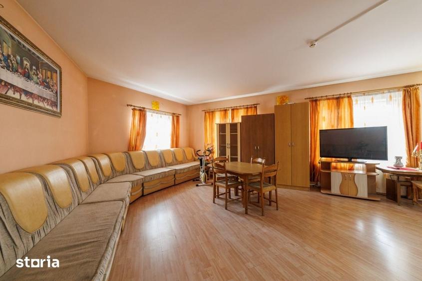 Casă cu 9 camere cu Teren 224 Mp în Găvana