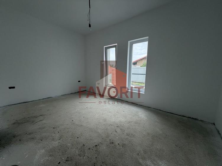 Duplex cu 3 camere cu Canalizare în Utvin