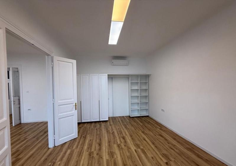 Apartament cu 4 camere, mobilat în Central