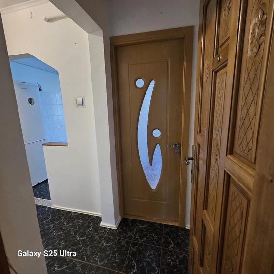 Apartament cu 3 camere semidecomandat în Exterior Vest