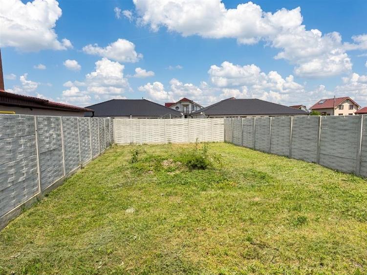 Duplex cu 5 camere cu Canalizare în Nojorid