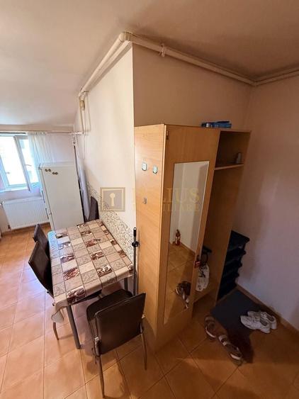 Apartament cu 3 camere decomandat în Dâmbovița