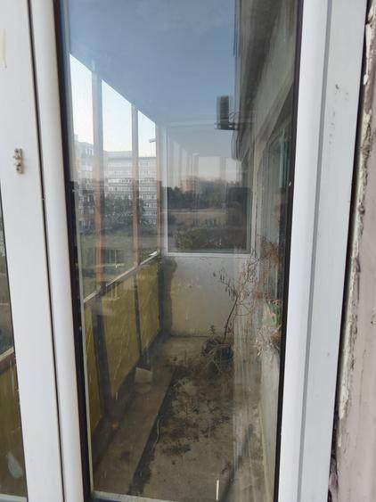 Apartament cu 3 camere decomandat în Drumul Taberei