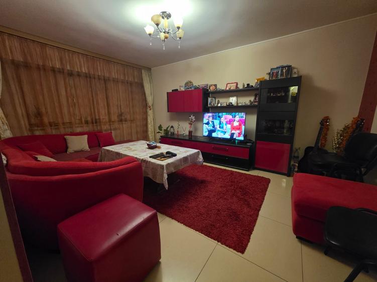 Apartament cu 3 camere decomandat în Brotăcei
