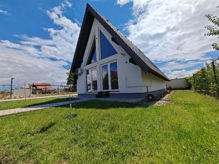 Casă cu 3 camere cu Canalizare în Periferie