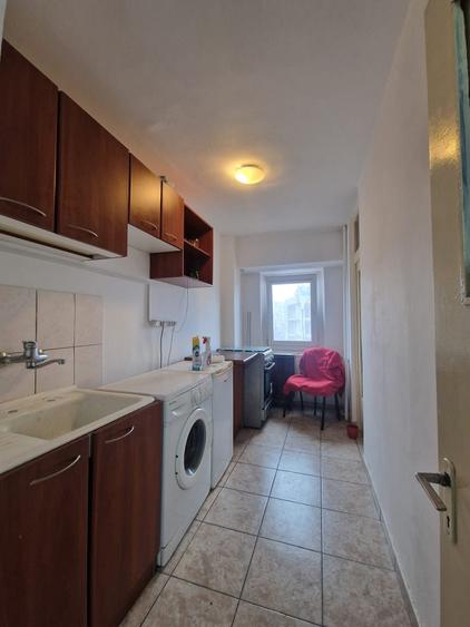 Nerva Traian - Mircea Voda - Garsoniera spatioasa - et 4 - vedere fata - 40 mp - 4