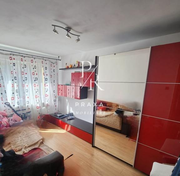 Apartament cu 4 camere semidecomandat, mobilat în Mănăștur