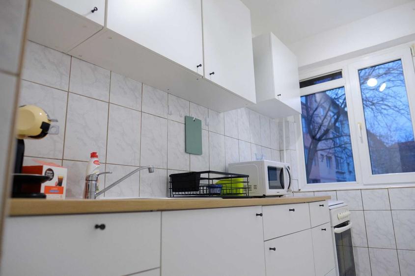 Apartament cu 3 camere semidecomandat în Soarelui