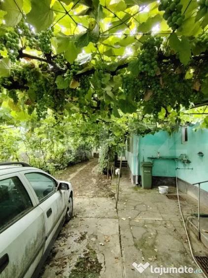 Casă cu 4 camere cu Teren 2795 Mp în Central