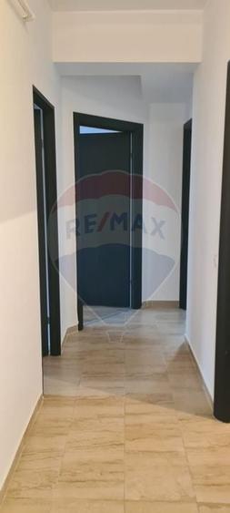 Apartament cu 3 camere de închiriat - 12
