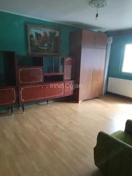 Vand apartament 3 camere