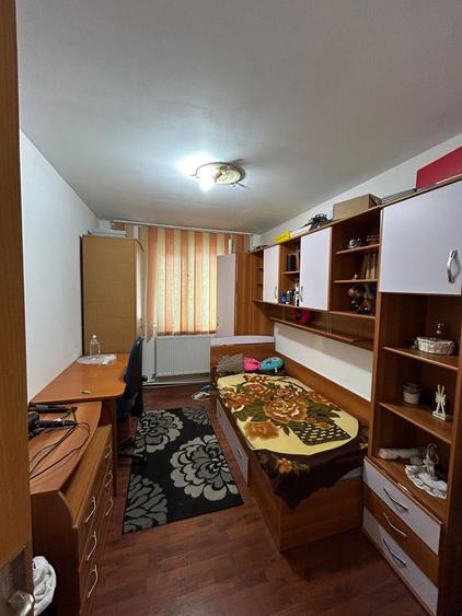 Inchiriez apartament cu 3 camere - 4