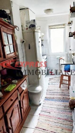 Dristor, Ramnicu Valcea, Auchan Vitan , Etaj 1 - 3