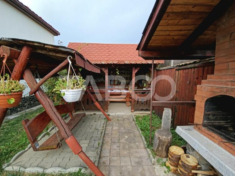 Casa individuala de vanzare 5 camere parcare si garaj Selimbar - 1