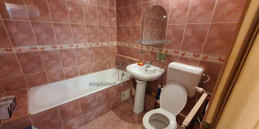 Apartament cu 3 camere decomandat, mobilat în Berceni