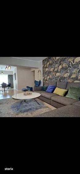 Apartament cu 4 camere decomandat în Victoriei