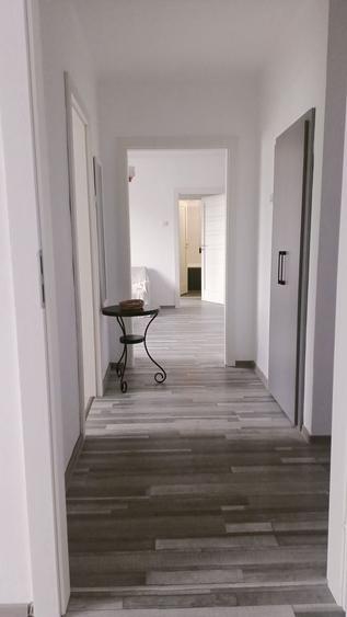Apartament de închiriat – 3 camere, Piața Mihai Viteazu - 1