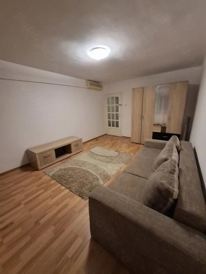 Apartament cu 2 camere decomandat în Lipovei
