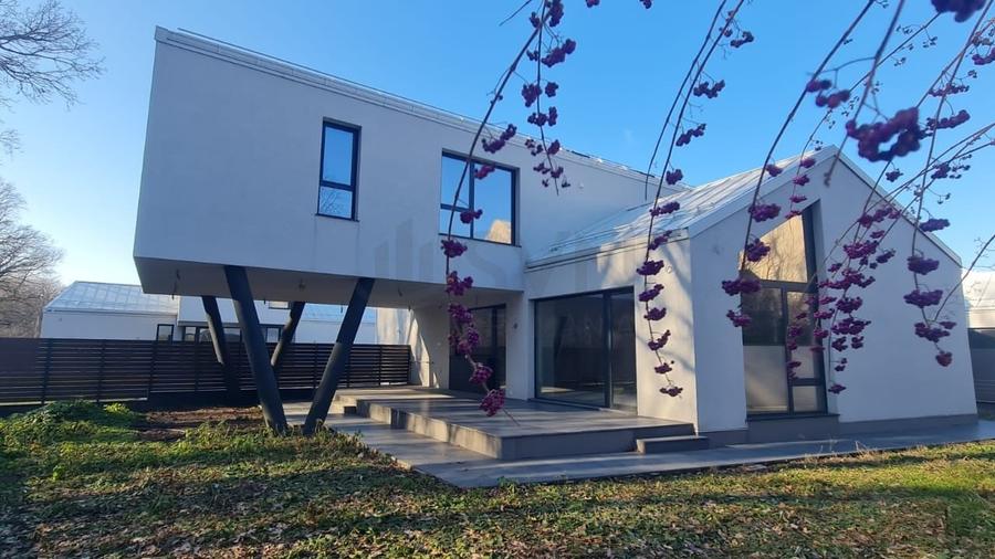 REV2004530 Vila de vanzare la padure  in Corbeanca - 2