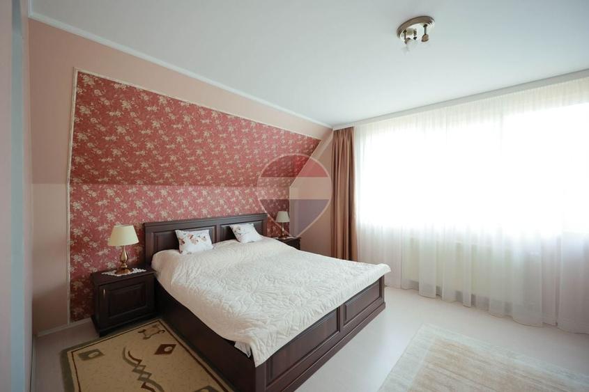 Casă individuală cu 6 camere cu Teren 795 Mp în Sântandrei