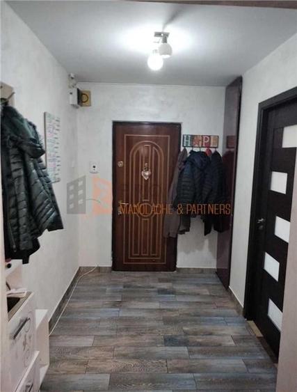 Apartament 3 camere cf1 semidecomandat zona Micro 3 - 4