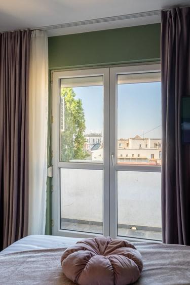 Apartament cu 3 camere, mobilat în Calea Victoriei