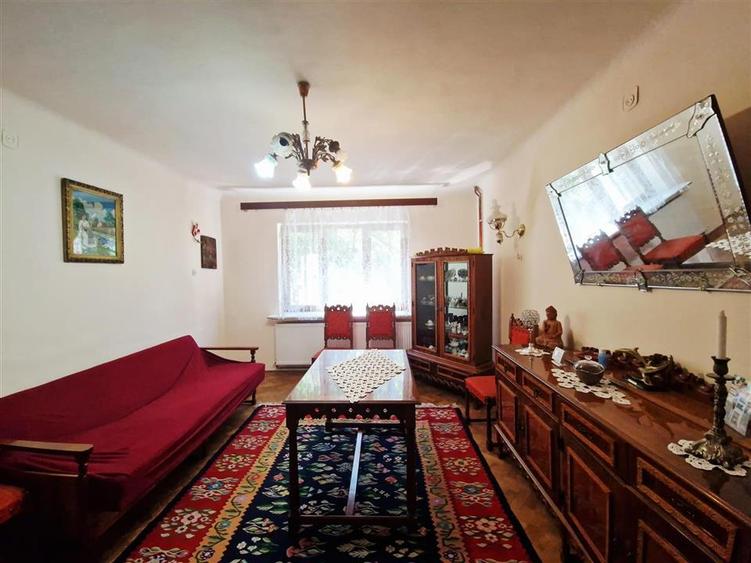 Casă individuală cu 5 camere cu Canalizare în Central