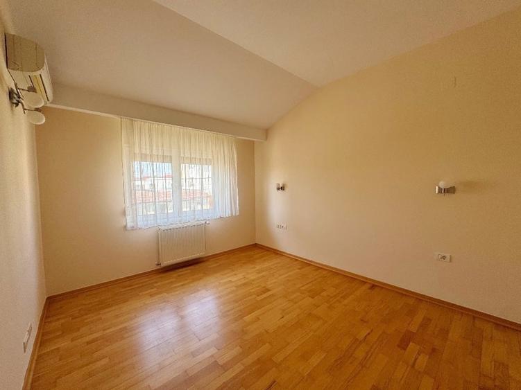 Casa cu curte si garaj dublu// Pipera// semimobilata - 19