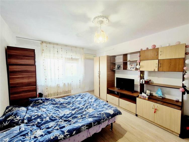 Apartament cu o camera decomandat In Nicolina - 1