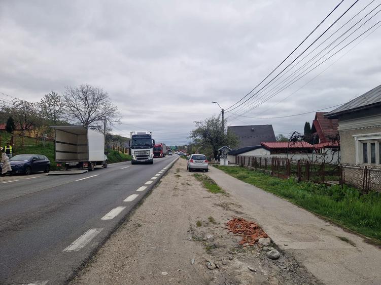 Proprietar Casa Valea Ursului 782 m2 str.principala - 1