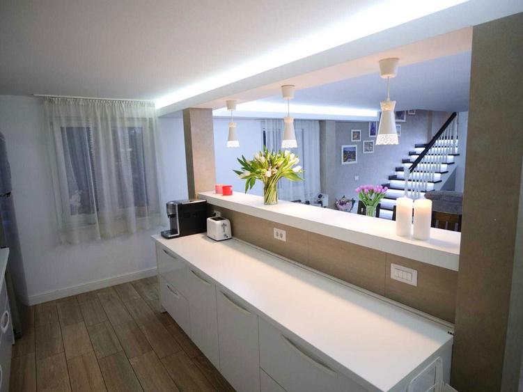 Casa de vanzare, Suceava, 257 mp, P+I+M+demisol - 6