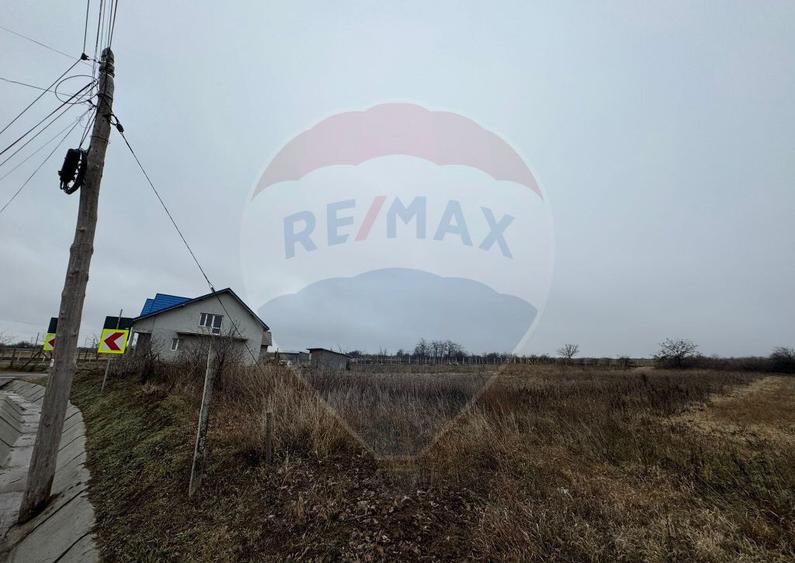 Teren intravilan 2,146 mp Carligele / Strada Vinului - 5