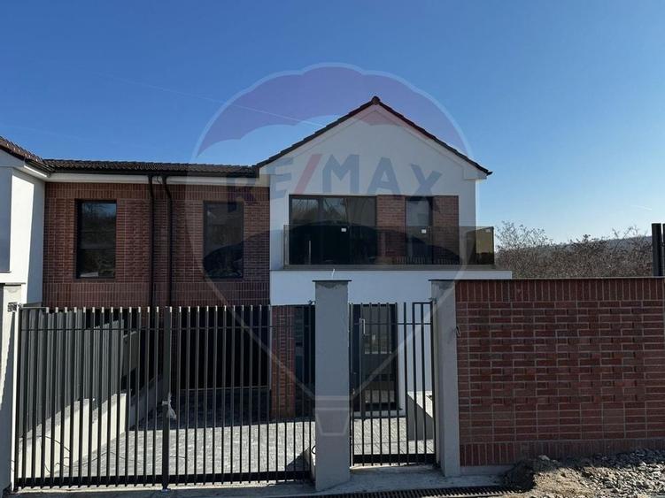 Vând Casă, in Borhanci - 2