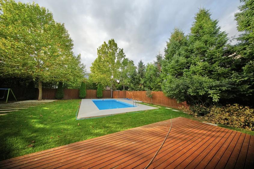 Casă individuală cu 6 camere decomandat cu Piscina în Pipera