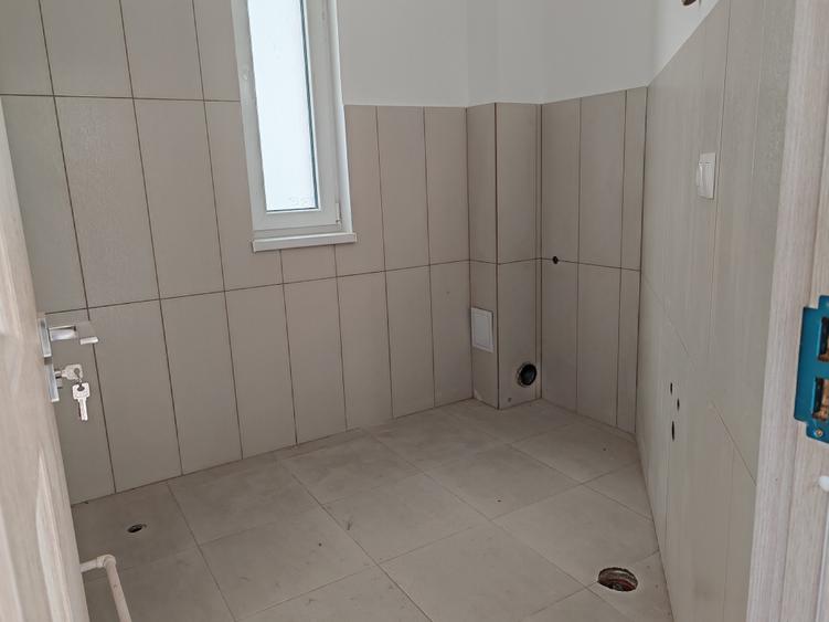 Casă individuală cu 4 camere cu Canalizare în Sânpetru