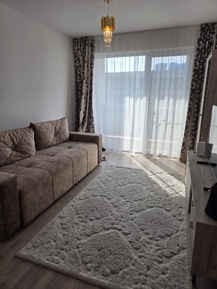 Apartament cu 2 camere, mobilat în Tractorul