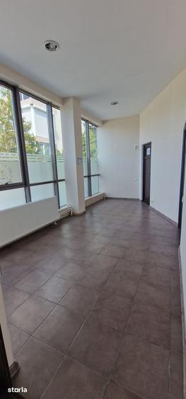 Spațiu comercial, de 240 mp, în Delfinariu