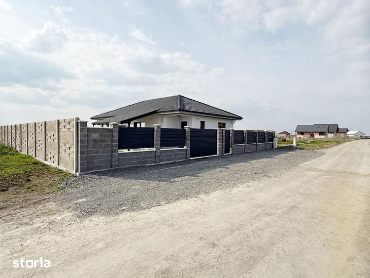 Casă cu 4 camere cu Teren 580 Mp în Sânmihaiu Român