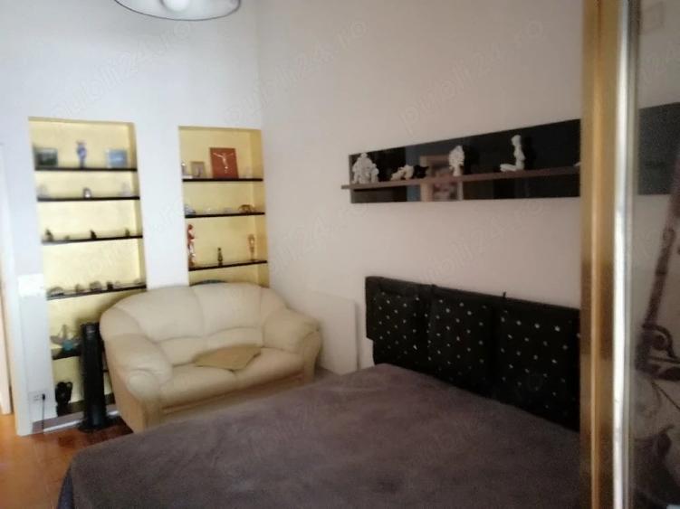 Apartament cu 3 camere decomandat în Exterior Vest